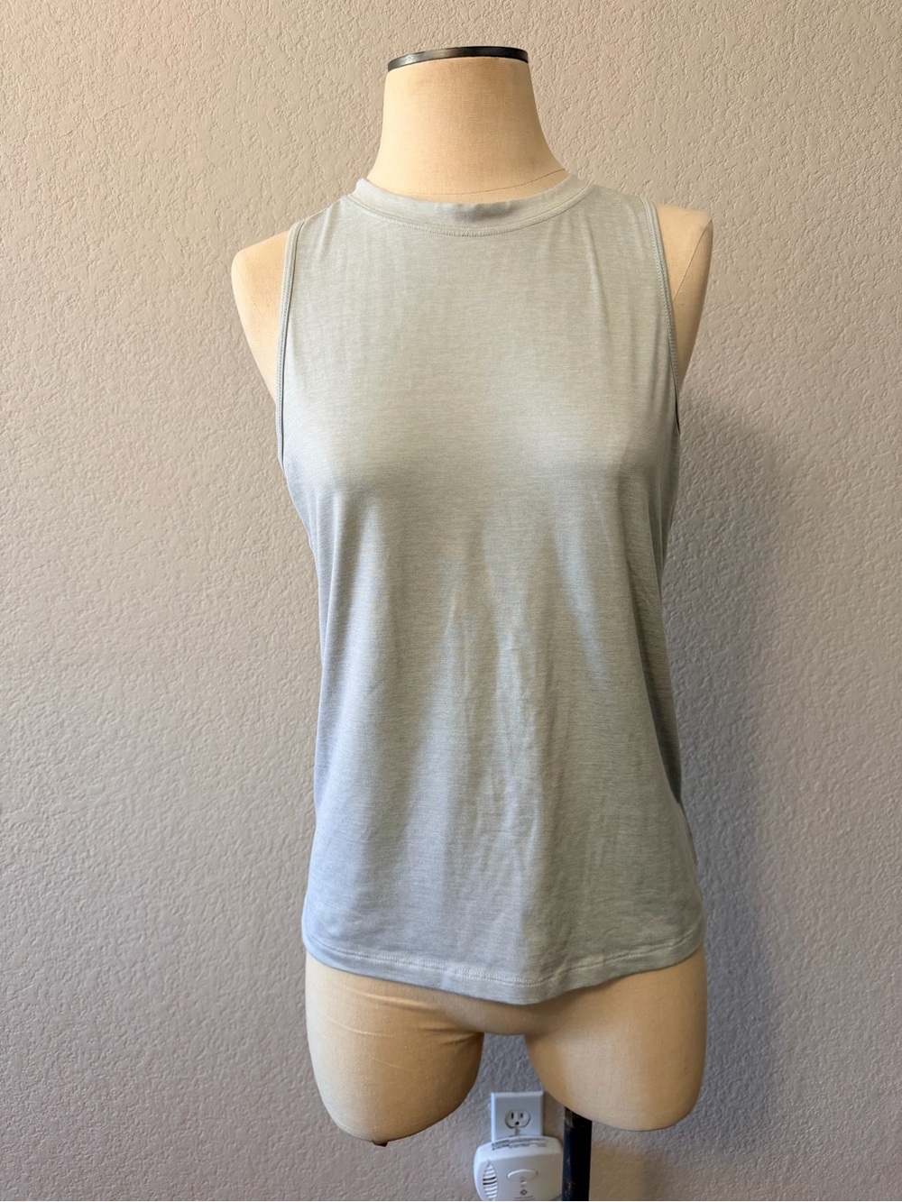 Fabletics Light Gray Crewneck Tank Top